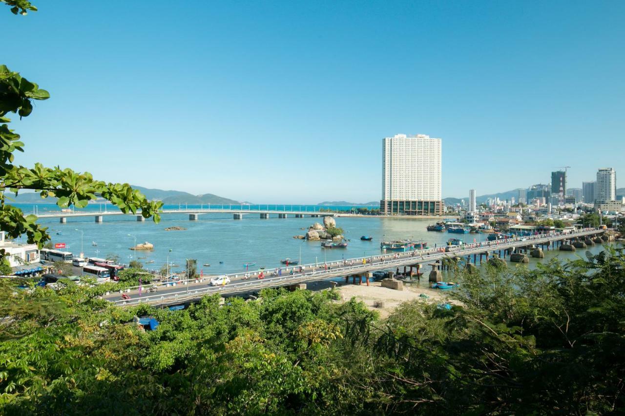 Gis Hotel Nha Trang & Motorbike Rental Екстер'єр фото